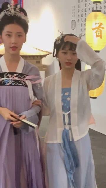 两个国产小仙女在线播放,在线播放浪漫来袭